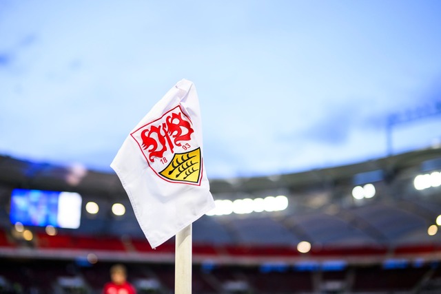 Beim VfB Stuttgart legt Finanzvorstand...atzi sein Amt nach vier Jahren nieder.  | Foto: Tom Weller/dpa