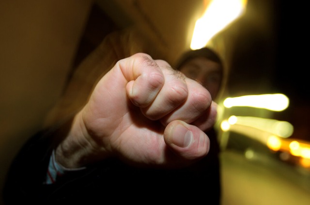 Mit der Faust ging ein Mann in Meißenh...s, berichtet die Polizei (Symbolfoto). | Foto: Karl-Josef Hildenbrand (dpa) Mit der Faust ging ein Mann in Meißenh...s, berichtet die Polizei (Symbolfoto). | Foto: Karl-Josef Hildenbrand (dpa)
