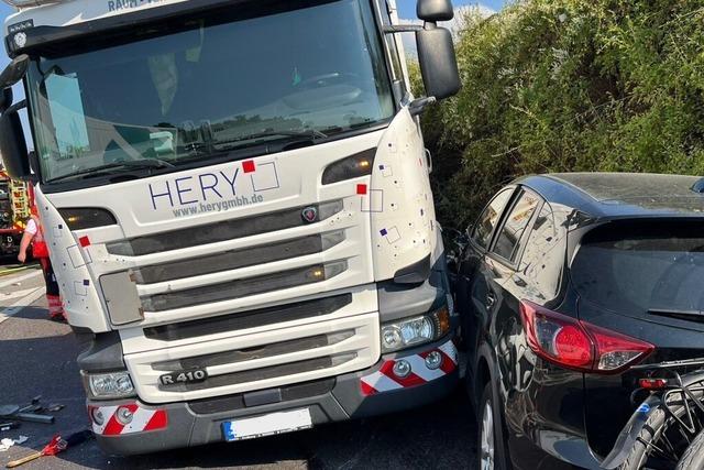 A5 Richtung Norden ist nach Unfall bei Weil am Rhein seit mehreren Stunden gesperrt