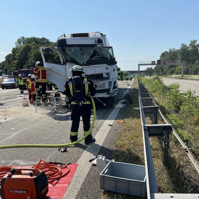 Unfall am Autobahndreieck Weil am Rhein  | Foto: Freiwillige Feuerwehr Lrrach