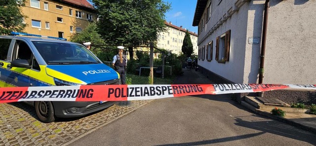 In der Nhe einer Gaststtte in Stuttgart hat die Polizei einen Mann erschossen.  | Foto: Andreas Rosar (dpa) 