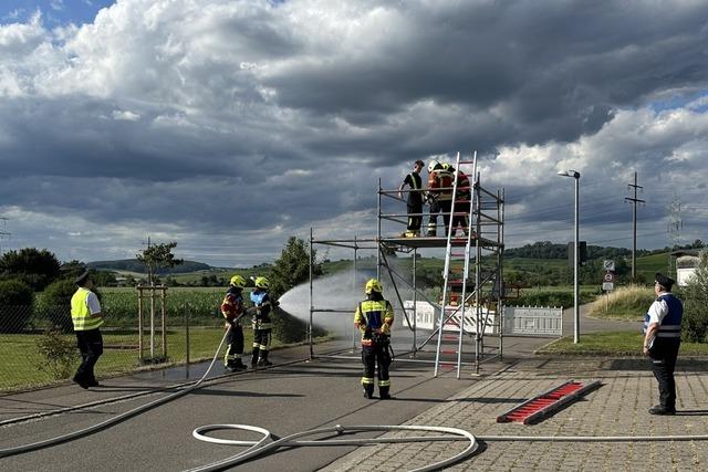 Feuerwehrabzeichen in Eimeldingen – Wasser Marsch, Zeit fr Fehler gibts nicht