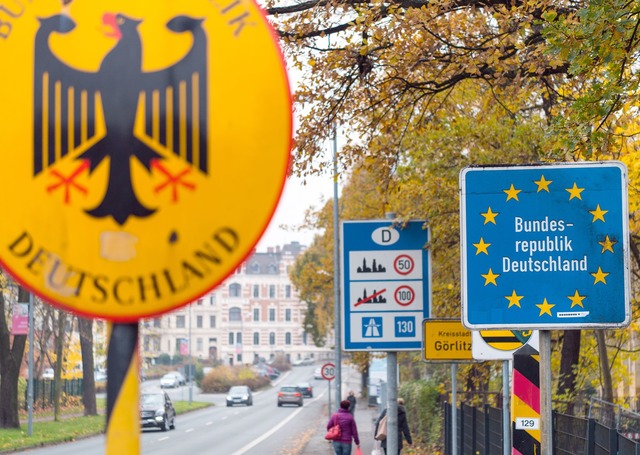 Der &Auml;rger &uuml;ber deutsche Kont...ontrollen einf&uuml;hren. (Archivbild)  | Foto: Monika Skolimowska/dpa