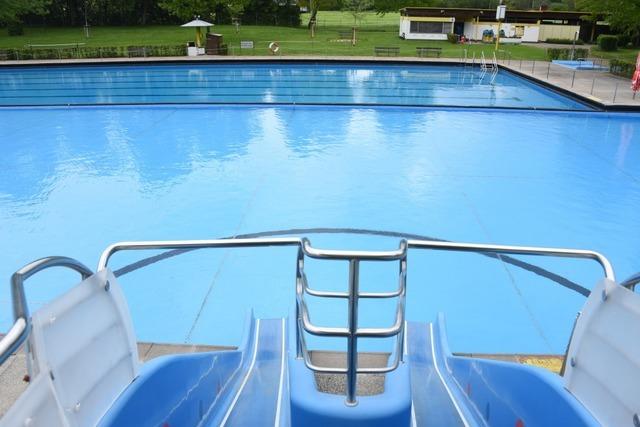 Streit um das Freibad in Steinen erreicht nach der Rumung am Montag ein neues Level