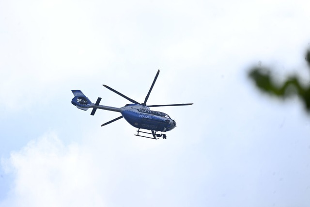 Mit dem Polizeihubschrauber wurden Spe... entpuppte sich dann als Kinderstreit.  | Foto: Roberto Pfeil