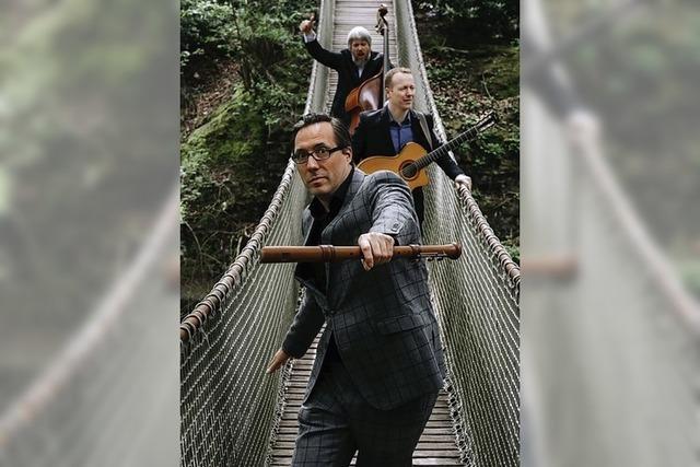 Das Trio Wildes Holz spielt in Gengenbach Songs von Rock bis Jazz auf Holzinstrumenten
