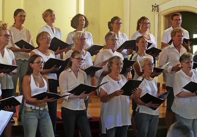 Der gemischte Chor &#8222;Chorioso&#82...iefer ein Sommerkonzert in St. Martin.  | Foto: Michael Gottstein