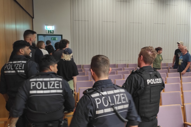 Randalierer bei AfD-Parteitag zu Haftstrafe verurteilt - Antifa protestiert lautstark