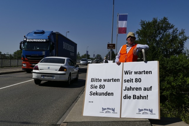 Der Verkehr wurde für 80 Sekunden gestoppt. | Foto: Sophia Ungerland Der Verkehr wurde für 80 Sekunden gestoppt. | Foto: Sophia Ungerland