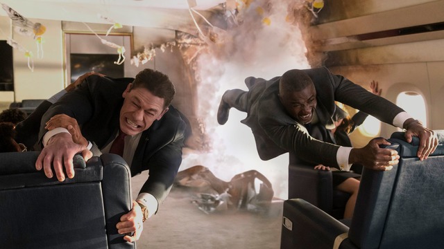 Die Pr&auml;sidentenmaschine st&uuml;rzt ab.  | Foto: Amazon MGM Studios/Prime Video/dpa