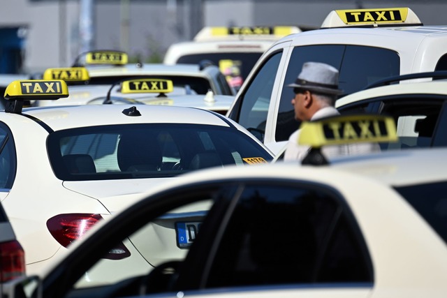 Die Branche sieht in Mietwagenplattfor...icht beh&ouml;rdlich reguliert werden.  | Foto: Federico Gambarini/dpa