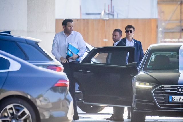 SPD-Chef Klingbeil auf dem Weg ins Kanzleramt  | Foto: Christoph Soeder/dpa