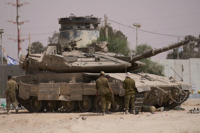 Noch greift Israels Armee weiter an. (Archivbild)  | Foto: Ariel Schalit/AP/dpa