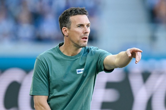 Trainer Christian Eichner startet mit dem Karlsruher SC gegen M&uuml;nster.  | Foto: Uwe Anspach/dpa