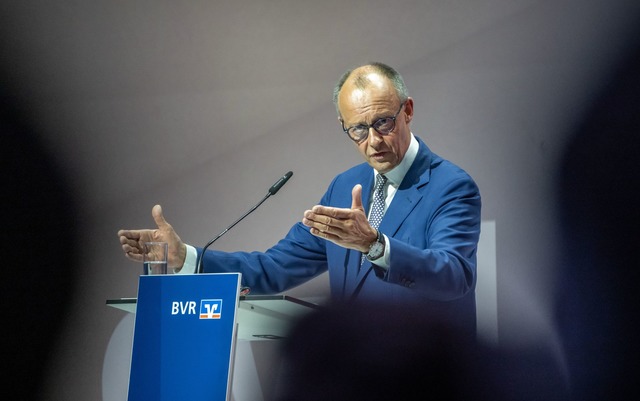 Kanzler Merz lobt die Zusammenarbeit in der Koalition.  | Foto: Michael Kappeler/dpa