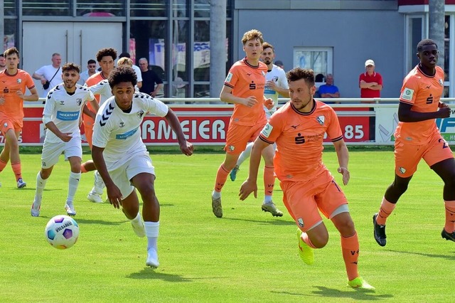 Wie hier im vergangenen Jahr ist die U...Bochum wieder beim VfR Hausen zu Gast.  | Foto: Daniel Thoma