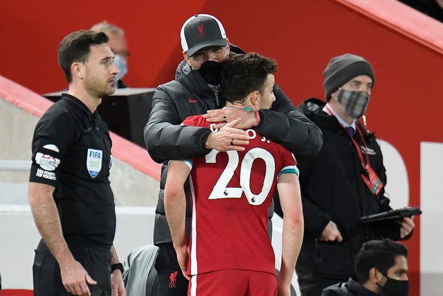J&uuml;rgen Klopp ist zutiefst best&uu...seines fr&uuml;heren Sch&uuml;tzlings.  | Foto: Peter Powell/Pool EPA/AP/dpa