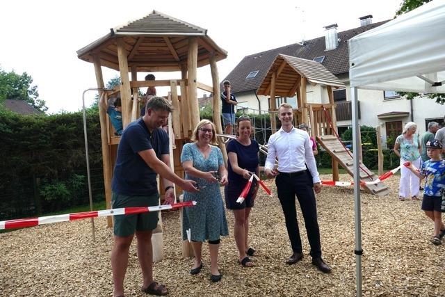 Kinder strmen neuen Spielplatz an der Jacob-Saur-Strae in Kirchzarten