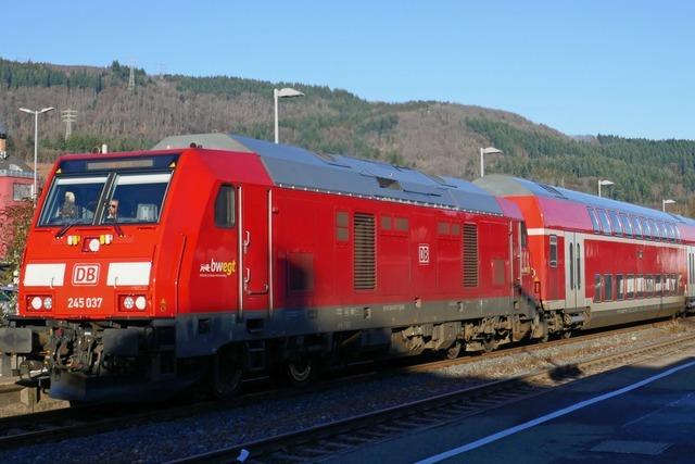 Lok macht auf der Strecke schlapp: Reisende erleben Odyssee auf der Hochrheinstrecke