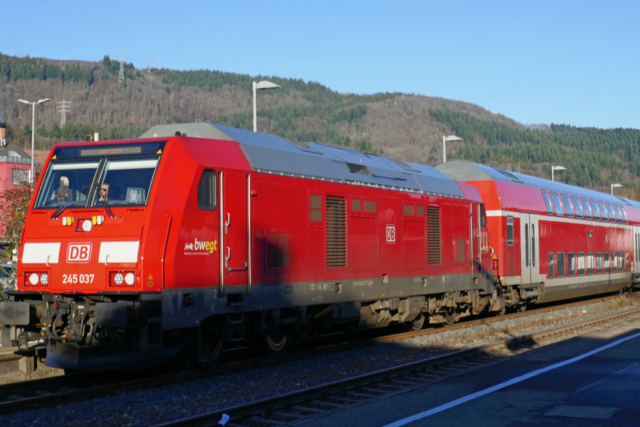 Lok kaputt: Reisende erleben Odyssee auf der Hochrheinstrecke