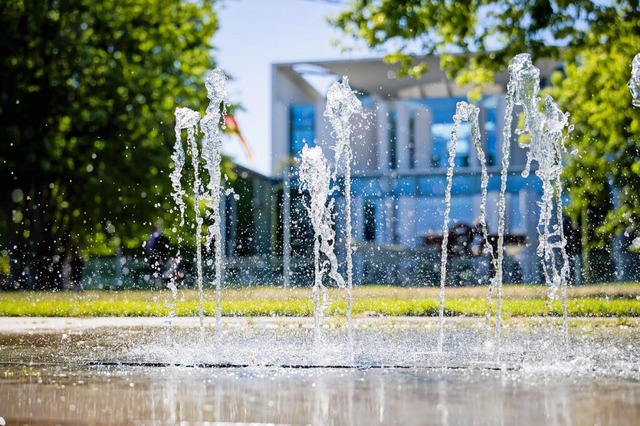 Hat die neue Regierung ihr Wort gebroc...tromsteuersenkung einfach nur ehrlich? | Foto: Christoph Soeder (dpa) Hat die neue Regierung ihr Wort gebroc...tromsteuersenkung einfach nur ehrlich? | Foto: Christoph Soeder (dpa)