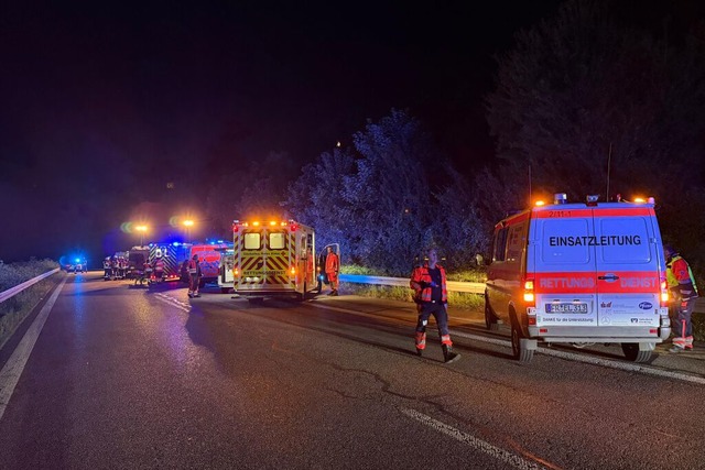 Zu einem schweren Unfall kam es am Donnerstagabend auf der A5 bei Freiburg. | Foto: Matthias Weyand (DRK Freiburg) Zu einem schweren Unfall kam es am Donnerstagabend auf der A5 bei Freiburg. | Foto: Matthias Weyand (DRK Freiburg)