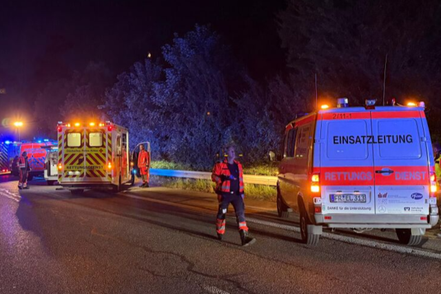 Unfall auf A5 bei Freiburg mit acht Verletzten - siebenkpfige Familie wollte in den Urlaub fahren
