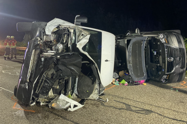 Unfall auf A5 bei Freiburg mit acht Verletzten - siebenkpfige Familie wollte in den Urlaub fahren