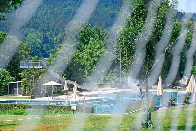 Polizei ermittelt wegen defektem Defibrillator im Freibad Seelbach