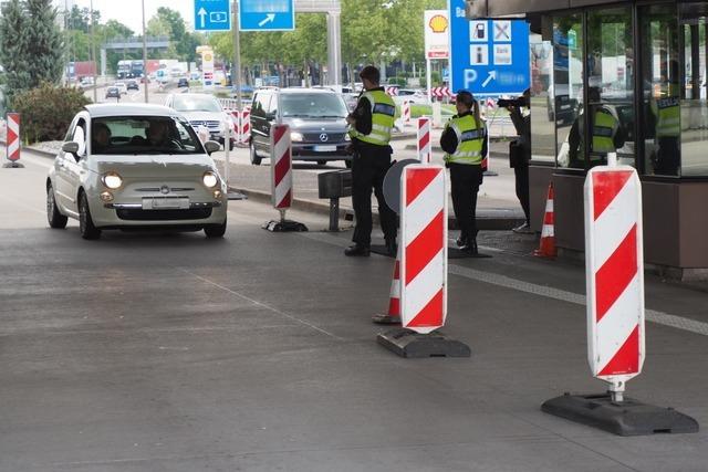 Bundespolizei stellt an der Grenze zwei Personen mit gefälschten Führerscheinen  fest