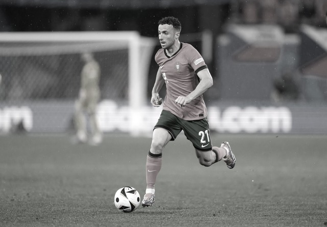 Der Tod von Diogo Jota und seines Bruders w&uuml;hlt weiter auf.  | Foto: Robert Michael/dpa
