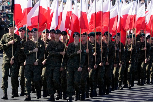 Soldaten der polnischen Armee. Die Str...itauen unterst&uuml;tzen. (Archivbild)  | Foto: Czarek Sokolowski/AP/dpa