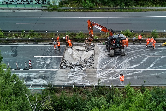 Nach Abschluss der Reparaturarbeiten k...uml;dhessen wieder freigegeben werden. | Foto: Michael Probst/AP/dpa Nach Abschluss der Reparaturarbeiten k...uml;dhessen wieder freigegeben werden. | Foto: Michael Probst/AP/dpa