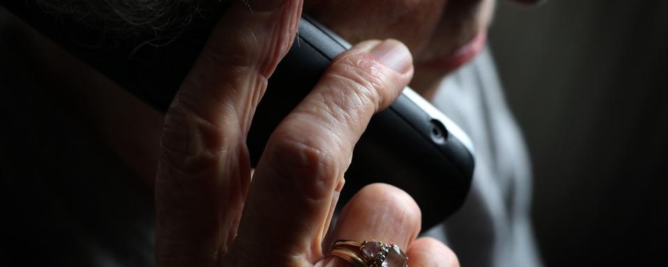 Schockanrufer nutzen Todesanzeige - Neustdterin vor Beerdigung ihres Mannes bedrngt