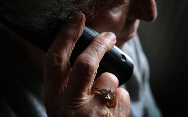 Einen besonders makabren Schockanruf h...ne Neustädterin bekommen (Symbolfoto). | Foto: Karl-Josef Hildenbrand (dpa) Einen besonders makabren Schockanruf h...ne Neustädterin bekommen (Symbolfoto). | Foto: Karl-Josef Hildenbrand (dpa)
