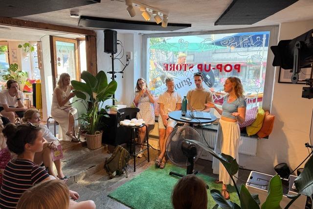 Neugier, Gesprche, Hitze: BZ-Pop-Up-Redaktion in Freiburg