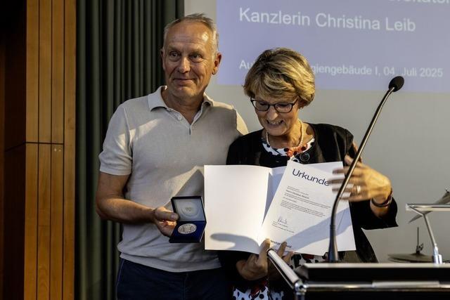 Die Universitt Freiburg ehrt ihren Absolventen Christian Streich