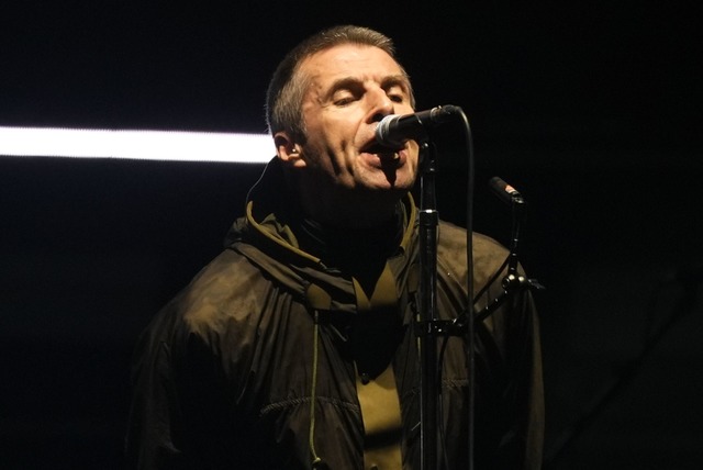 Liam Gallagher steht wieder mit seinem Bruder auf der B&uuml;hne.  | Foto: Jordan Pettitt/PA Wire/dpa