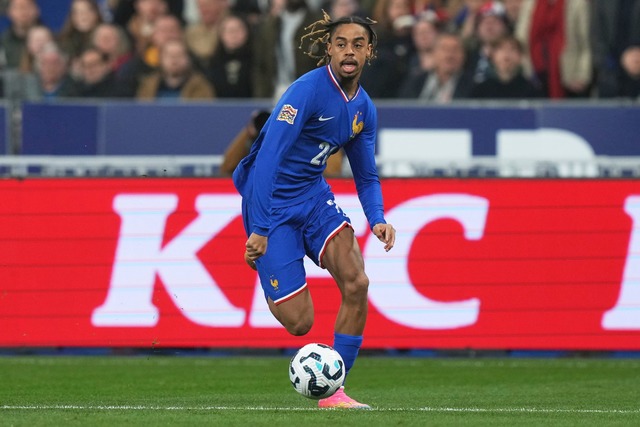 Begehrter Spieler: PSG-Angreifer Bradley Barcola.  | Foto: Thibault Camus/AP/dpa