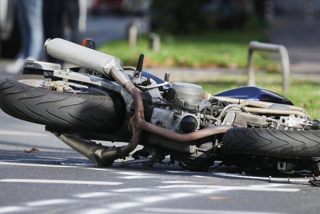 Tdlicher Motorradunfall im Wiesental: Motorradfahrer stirbt nach Kollision mit Auto