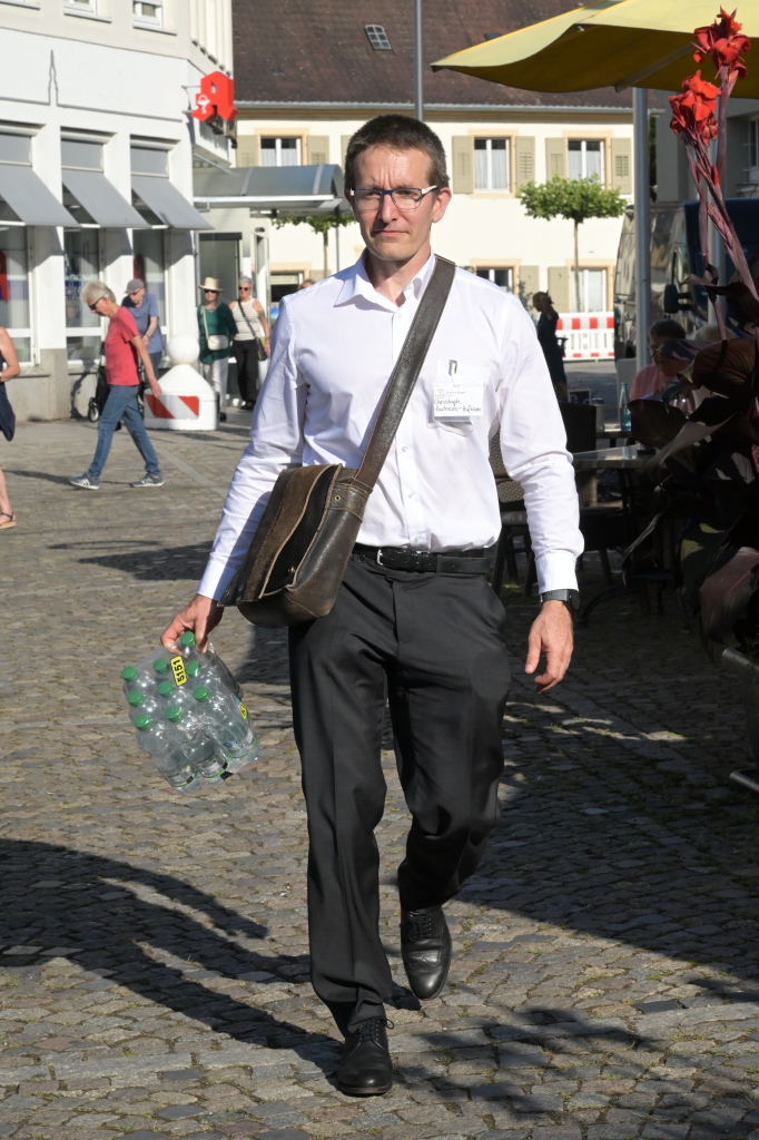 Er sorgt für den Wassernachschub. Er sorgt für den Wassernachschub.