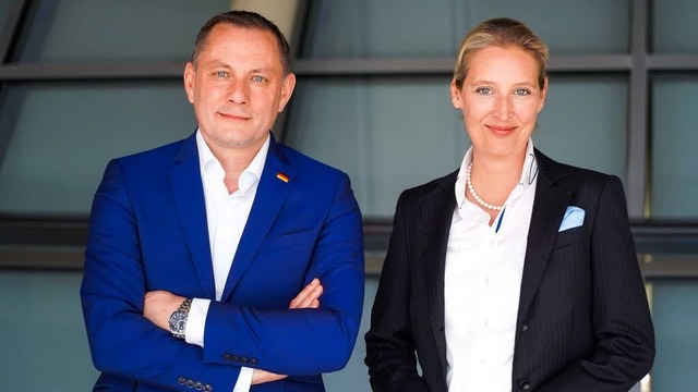 Welcher grovüe Bruder soll's denn ...ce Weidel kann sich nicht entscheiden. | Foto: Alternative für Deutschland (dpa) Welcher grovüe Bruder soll's denn ...ce Weidel kann sich nicht entscheiden. | Foto: Alternative für Deutschland (dpa)