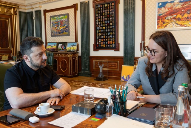 Der ukrainische Pr&auml;sident Wolodym...rydenko mit einer Regierungsumbildung.  | Foto: President Of Ukraine/APA Images/ZUMA Press Wire/dpa