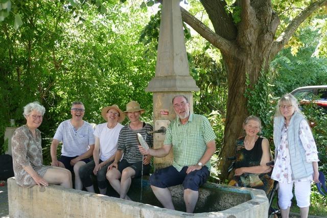 In Grenzach-Wyhlen gehen die Brunnenputzer den Algen an den Kragen