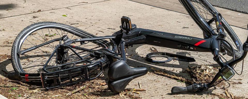 Pedelec-Radler strzt beim Abbiegen in St. Blasien