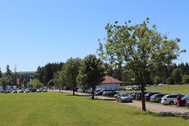 Es gibt Kritik an der Blechlawine rund um die Dreischluchtenhalle in Bachheim