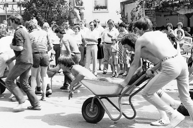 Hoch her ging es bei den Schlossspiele...hlossfest  1984 zum Programm gehrten.  | Foto: Heidi Rombach, Archiv