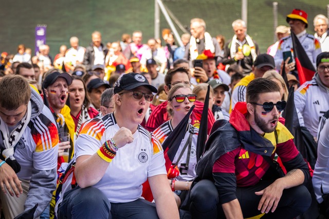 Der Fanmarsch der Deutschen in Basel  | Foto: Katja Schmidlin