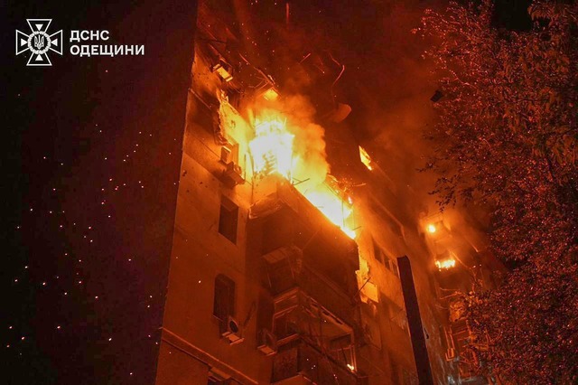 Vor weit mehr als drei Jahren begann die russische Invasion in die Ukraine.  | Foto: Uncredited/Ukrainian Emergency Service/AP/dpa