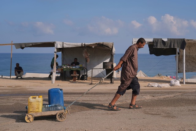 Israels Armee hat Anwohner mehrerer s&...n Deir al-Balah zur Flucht aufgerufen. | Foto: Abdel Kareem Hana/AP/dpa Israels Armee hat Anwohner mehrerer s&...n Deir al-Balah zur Flucht aufgerufen. | Foto: Abdel Kareem Hana/AP/dpa